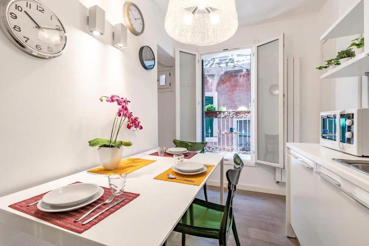 베니스 Cipriani Frari Canal View 아파트